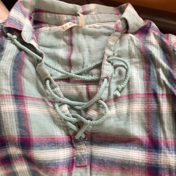 Mud flannel VNeck shirt size medium EUC - Picture 3 of 6